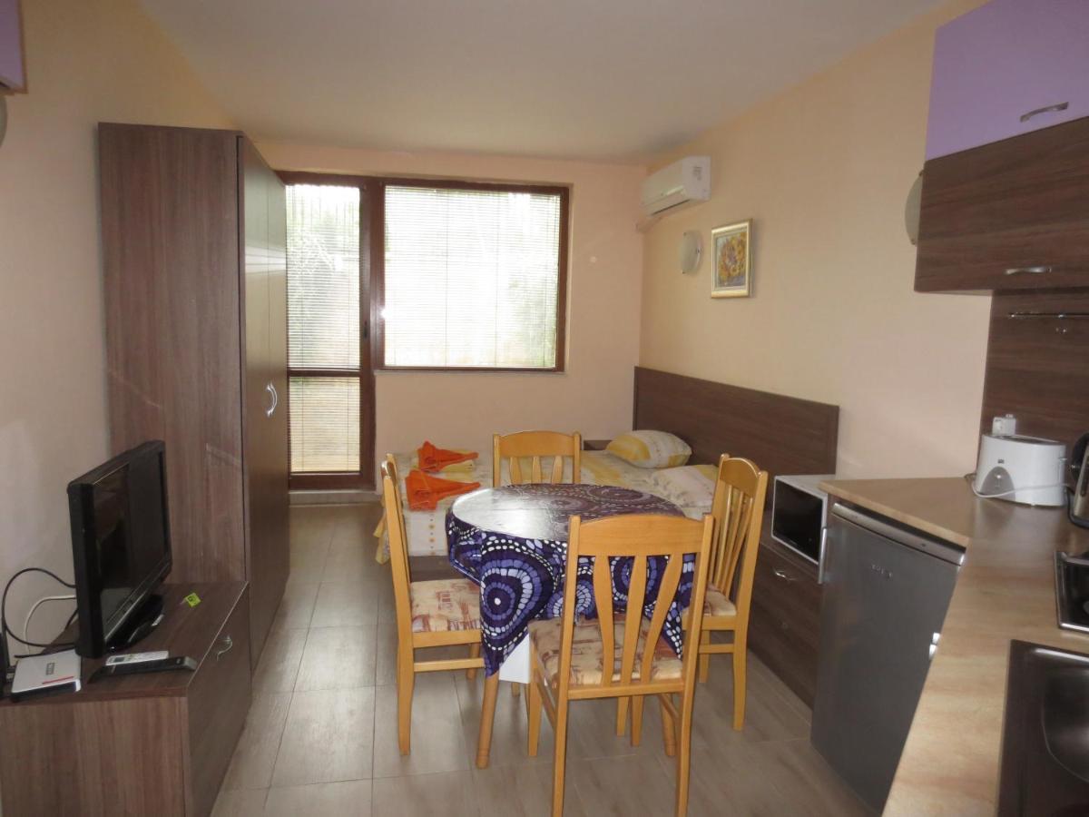 Fantasy Apartments Saint Constantine And Helena Resort Святые Константин и Елена Экстерьер фото