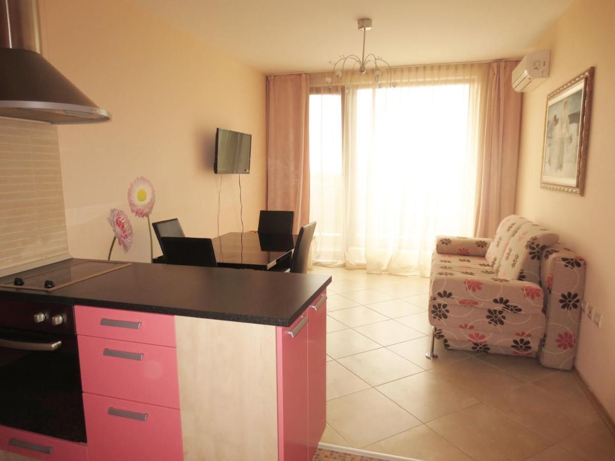 Fantasy Apartments Saint Constantine And Helena Resort Святые Константин и Елена Экстерьер фото
