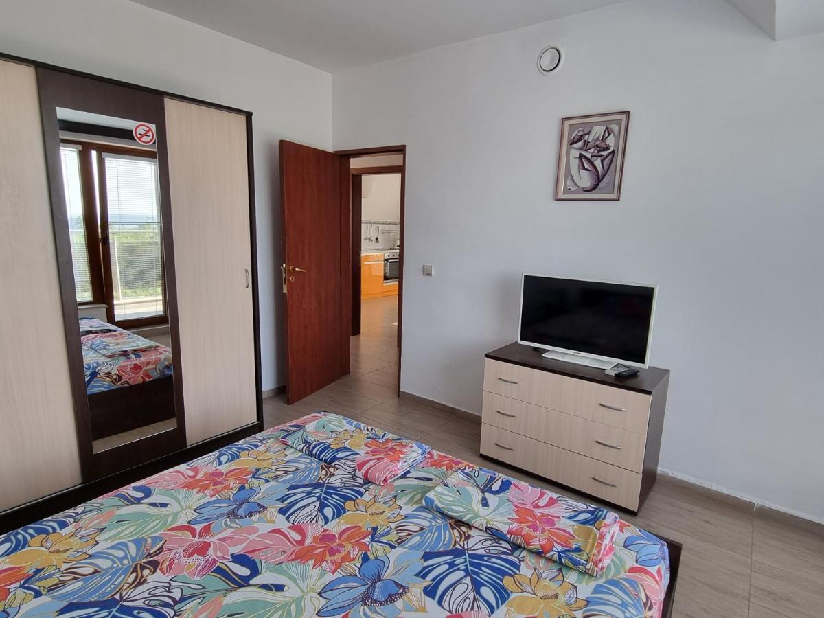 Fantasy Apartments Saint Constantine And Helena Resort Святые Константин и Елена Экстерьер фото