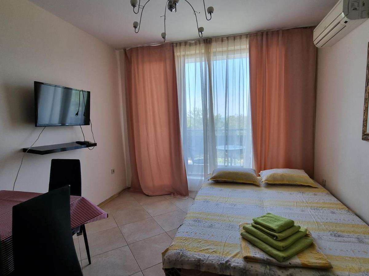 Fantasy Apartments Saint Constantine And Helena Resort Святые Константин и Елена Экстерьер фото