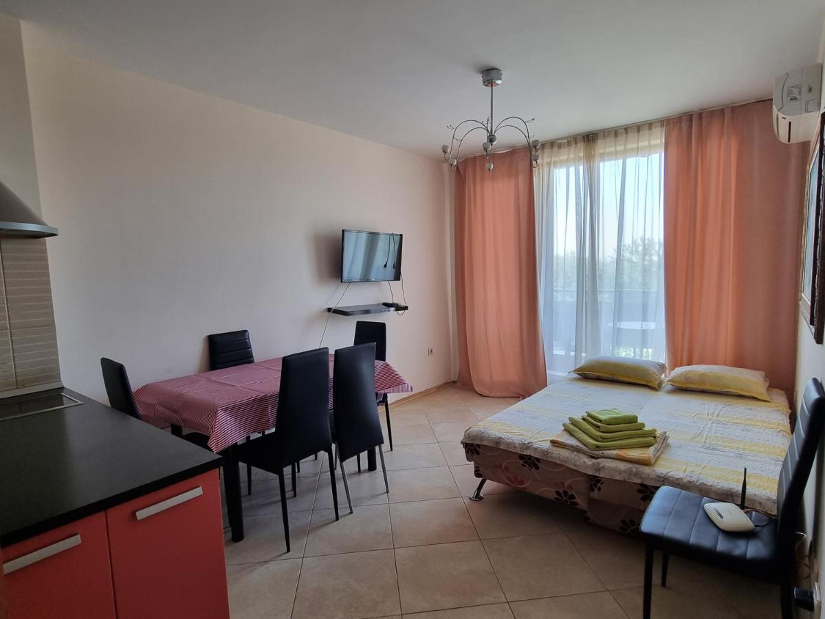 Fantasy Apartments Saint Constantine And Helena Resort Святые Константин и Елена Экстерьер фото