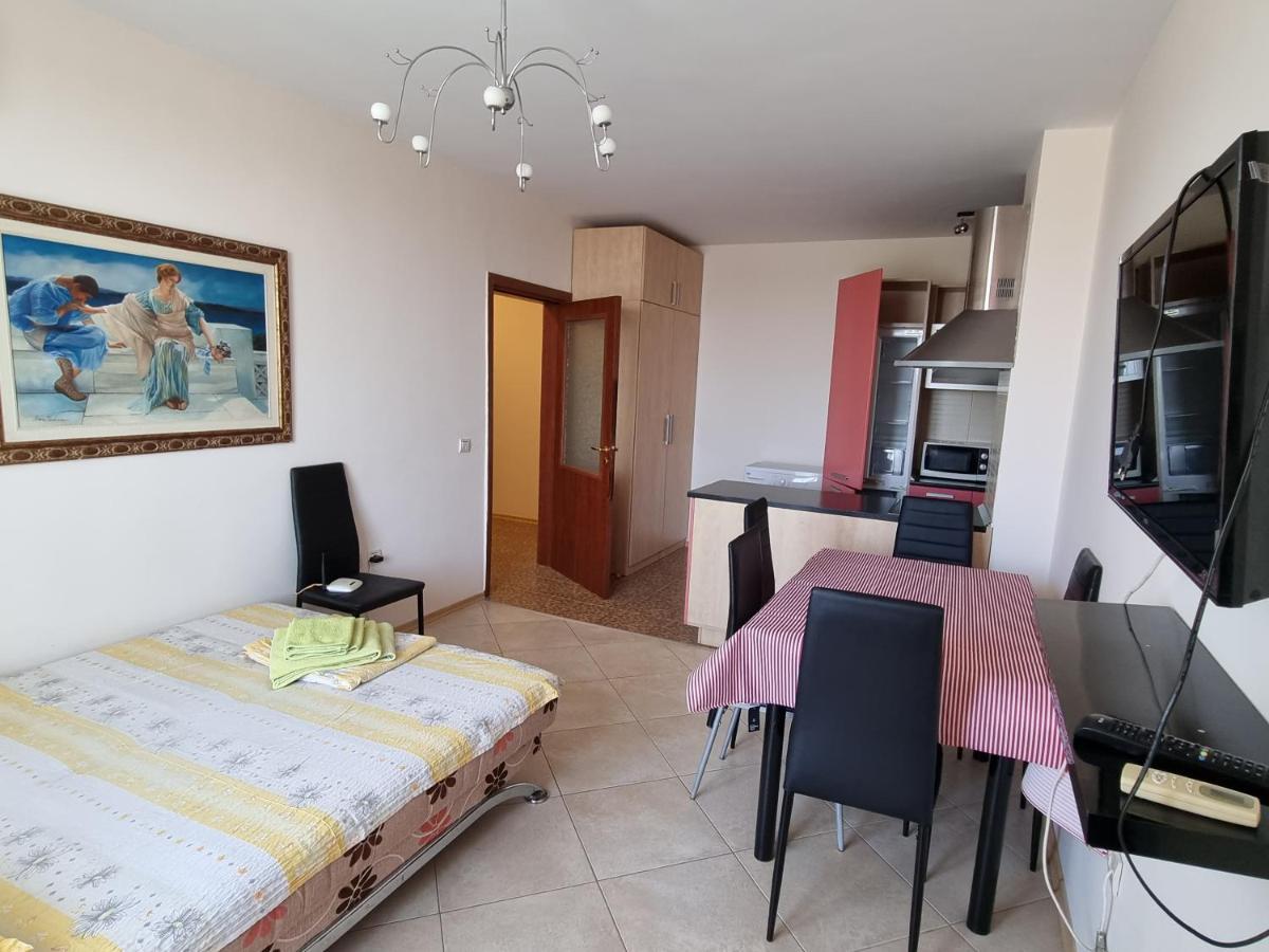 Fantasy Apartments Saint Constantine And Helena Resort Святые Константин и Елена Экстерьер фото